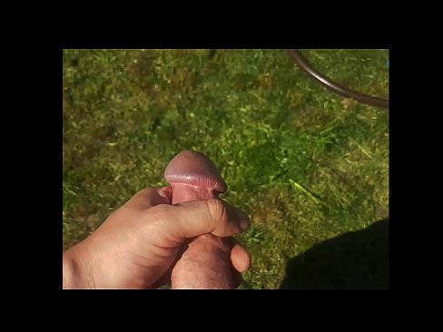 ❤️ Hottie poeth yn cael ei pussy pinc fucked a cums gyda chwistrell mewn gardd haf Porno wrthon ni